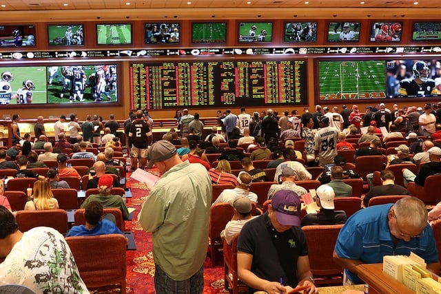 College Football Sports Betting Returns to Las Vegas Sportsbooks