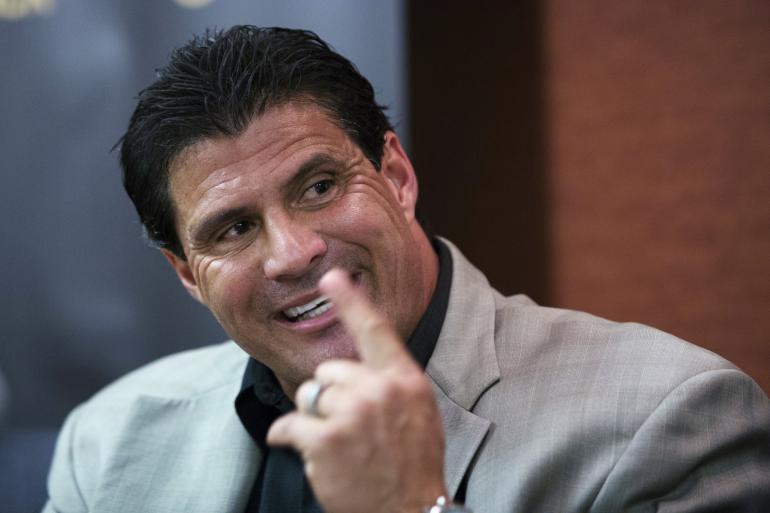 Jose Canseco Loses a Finger, While Daniel Colman Wags One at Hellmuth